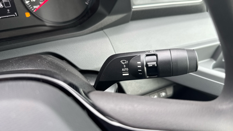 Renault Master Mwb Diesel Fwd MM35 Blue dCi 130 Advance Medium Roof Van